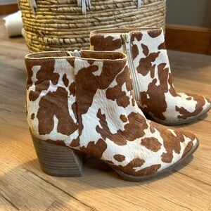 DOLCE VITA Heleen Brown Multi Cow Print Booties Women’s Size 6.5